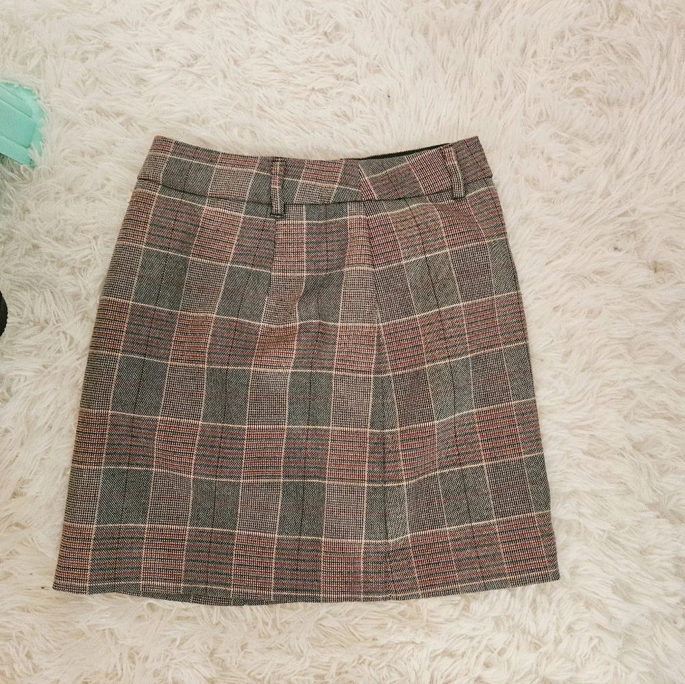 J.ING Lara Grey High-Waist Mini Plaid Skirt - XS / Grey – Matching Set Option - Picture 3 of 5